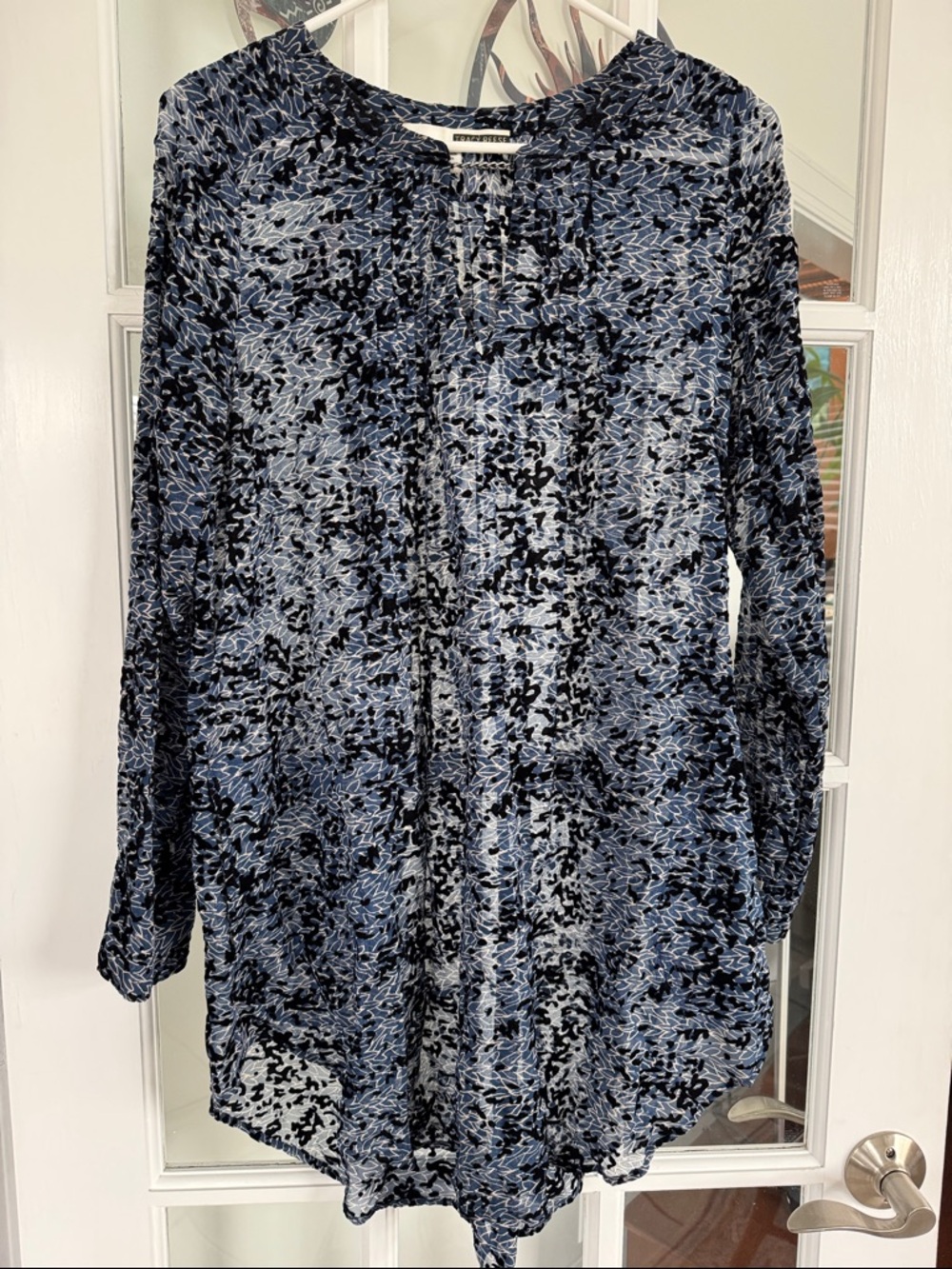 Tracy Reese 100% silk blue and black burnout tunic with gunmetal details